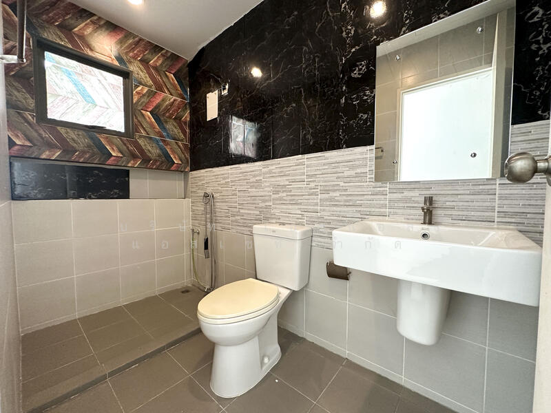 ให้เช่า - ให้เช่า อาคารพาณิชย์ (ห้องริม) 3.5 ชั้น สิริ อเวนิว เพชรเกษม 81 ( Siri avenue phetkasem 81 ), กรุงเทพ