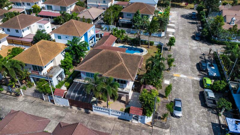 ขาย - ขายบ้านเดี่ยวหลังมุมพื้นที่ใหญ่ 385 ตร.ม. พร้อมสระน้ำ หมู่บ้านคูณสุข 2 ติดถนนสุขุมวิท อยู่เองก็ได้, ชลบุรี