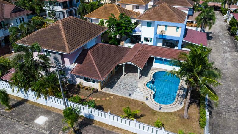 ขาย - ขายบ้านเดี่ยวหลังมุมพื้นที่ใหญ่ 385 ตร.ม. พร้อมสระน้ำ หมู่บ้านคูณสุข 2 ติดถนนสุขุมวิท อยู่เองก็ได้, ชลบุรี