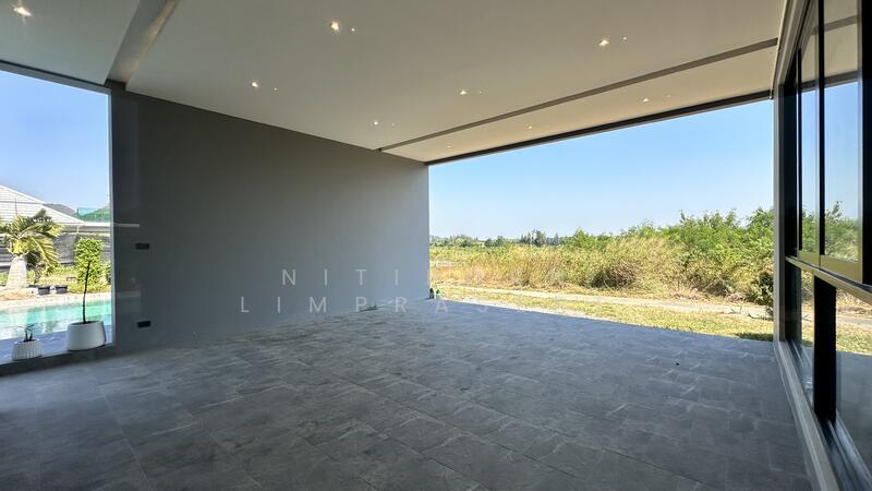 ที่จอดรถ 2 คัน