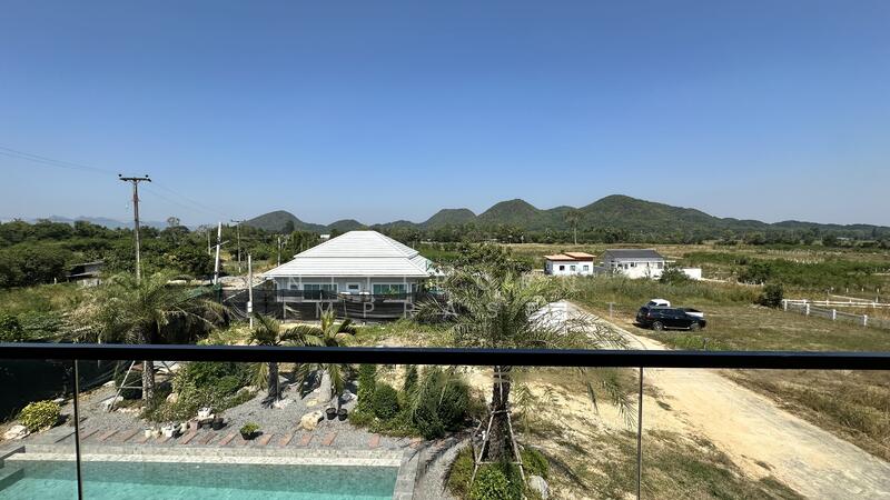 วิวเขาจากระเบียงชั้น 2