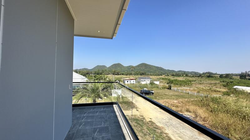 วิวเขาจากระเบียงชั้น 2