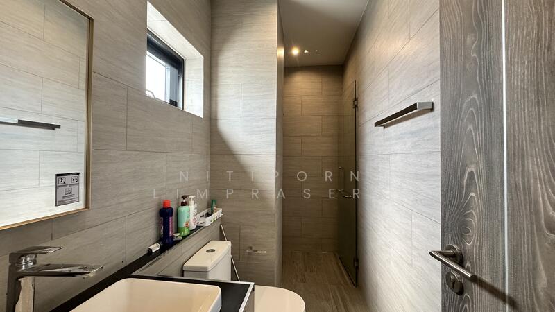 ห้องน้ำในห้องนอนชั้น 1