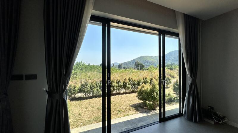 วิวเขาจากห้องนอนชั้น 1