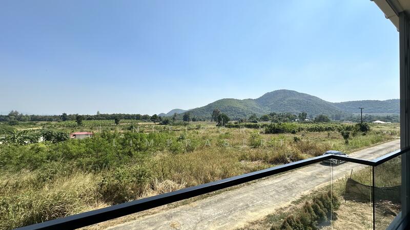 วิวเขาจากระเบียงห้องนอน 3