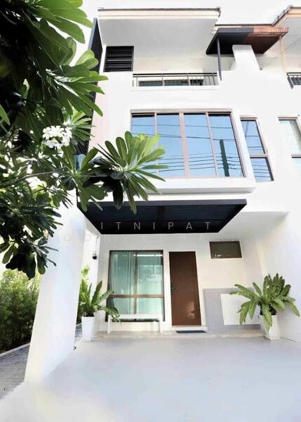 For Sale - 3-BR Townhouse, Bangkok