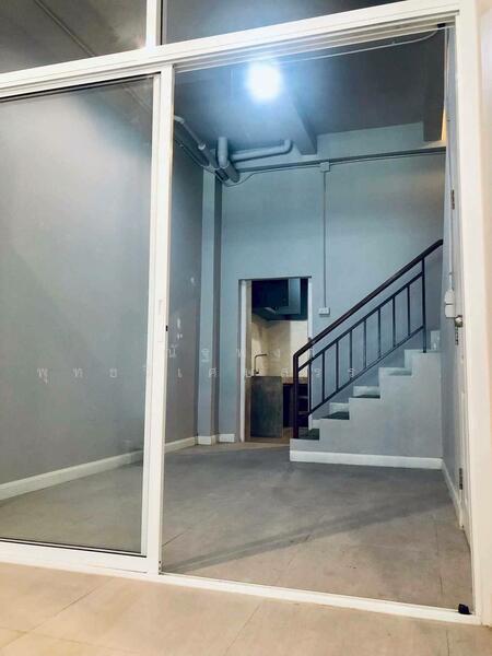 For Sale - ขายทำเลค้าขายอาคารพาณิชย์ 4 ชั้น รีโนเวทสวยโซนมั่งมีนคร-คลองหลวง เหมาะทำคาเฟ่/HomeOffice, Pathum Thani