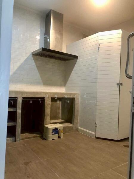 For Sale - ขายทำเลค้าขายอาคารพาณิชย์ 4 ชั้น รีโนเวทสวยโซนมั่งมีนคร-คลองหลวง เหมาะทำคาเฟ่/HomeOffice, Pathum Thani