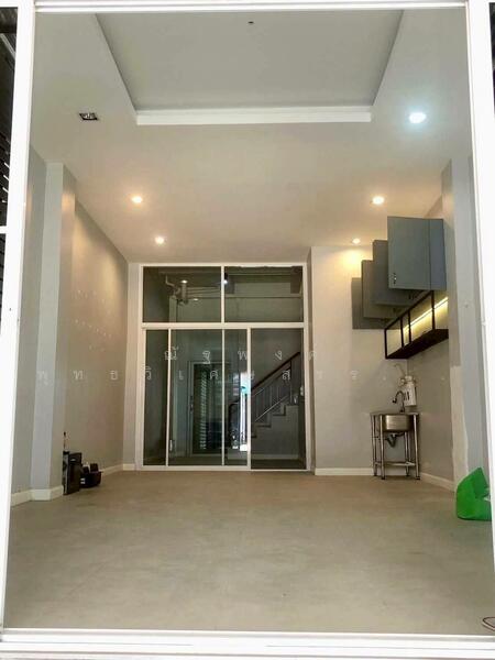 For Sale - ขายทำเลค้าขายอาคารพาณิชย์ 4 ชั้น รีโนเวทสวยโซนมั่งมีนคร-คลองหลวง เหมาะทำคาเฟ่/HomeOffice, Pathum Thani