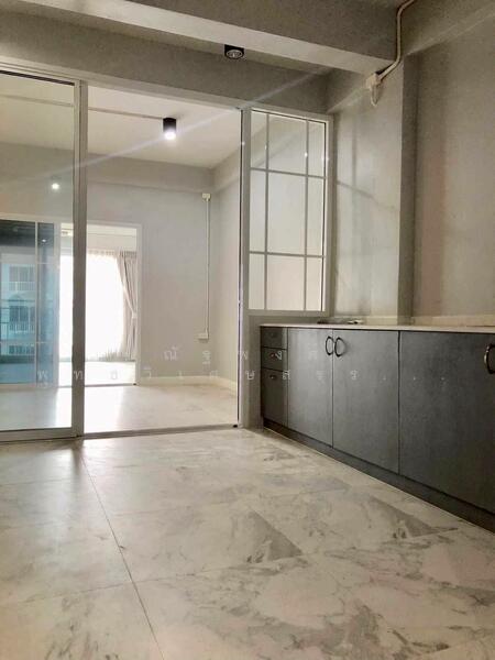 For Sale - ขายทำเลค้าขายอาคารพาณิชย์ 4 ชั้น รีโนเวทสวยโซนมั่งมีนคร-คลองหลวง เหมาะทำคาเฟ่/HomeOffice, Pathum Thani