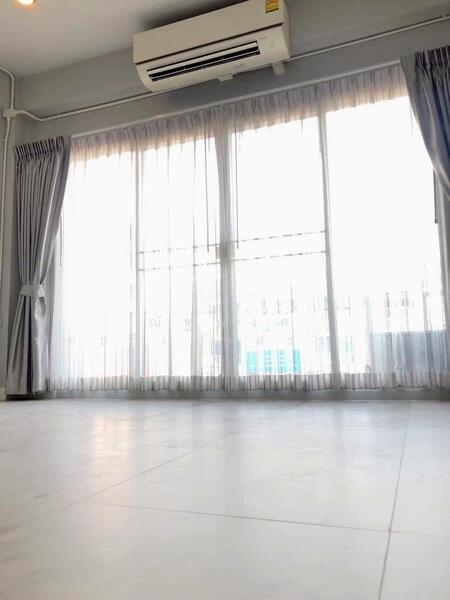 For Sale - ขายทำเลค้าขายอาคารพาณิชย์ 4 ชั้น รีโนเวทสวยโซนมั่งมีนคร-คลองหลวง เหมาะทำคาเฟ่/HomeOffice, Pathum Thani