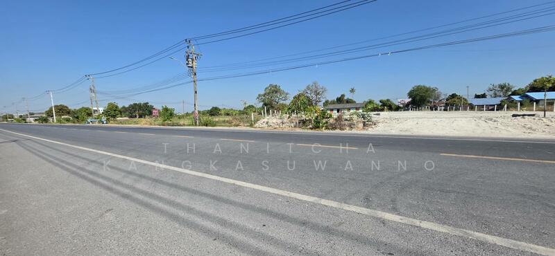 ถนนหน้าที่ดิน