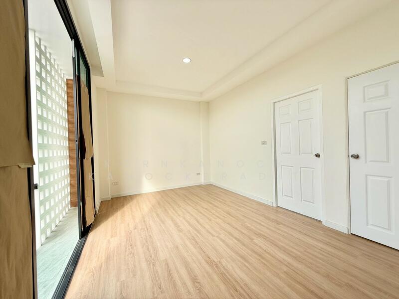 ขาย - ทาวน์โฮมใหม่! ใกล้รถไฟฟ้า 3 ห้องนอน หลังมุม แจ้งวัฒนะซอย 6 ใกล้รถไฟฟ้าหลักสี่, กรุงเทพ