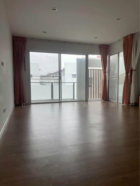 For Sale - 3-BR Townhouse, Bangkok