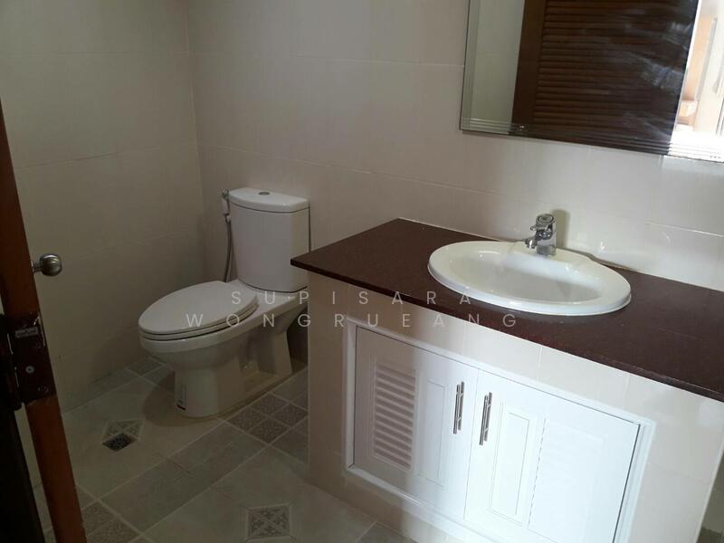 ให้เช่า - Royal Castle Sukhumvit : รอยัล คาสเซอร์ สุขุมวิท, กรุงเทพ