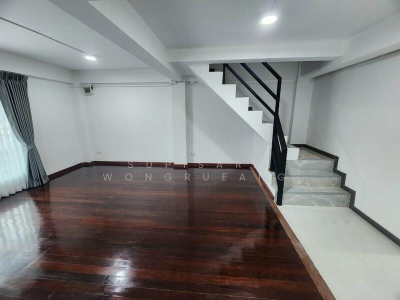 For Rent - 5-BR Townhouse, Bangkok