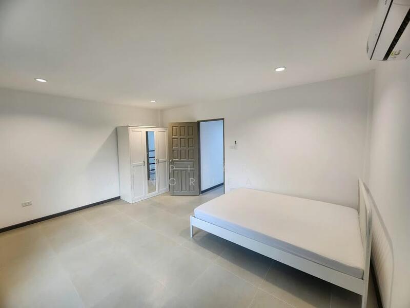 For Rent - 5-BR Townhouse, Bangkok