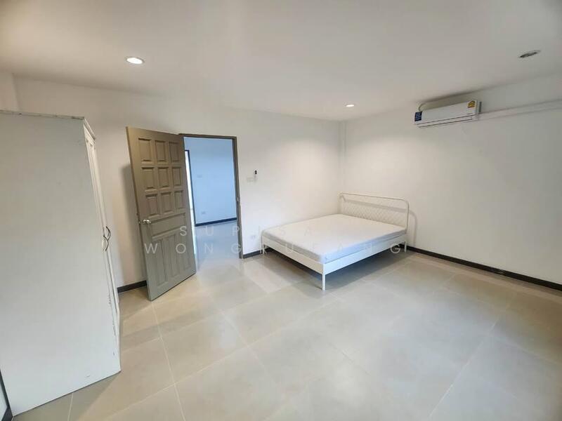 For Rent - 5-BR Townhouse, Bangkok