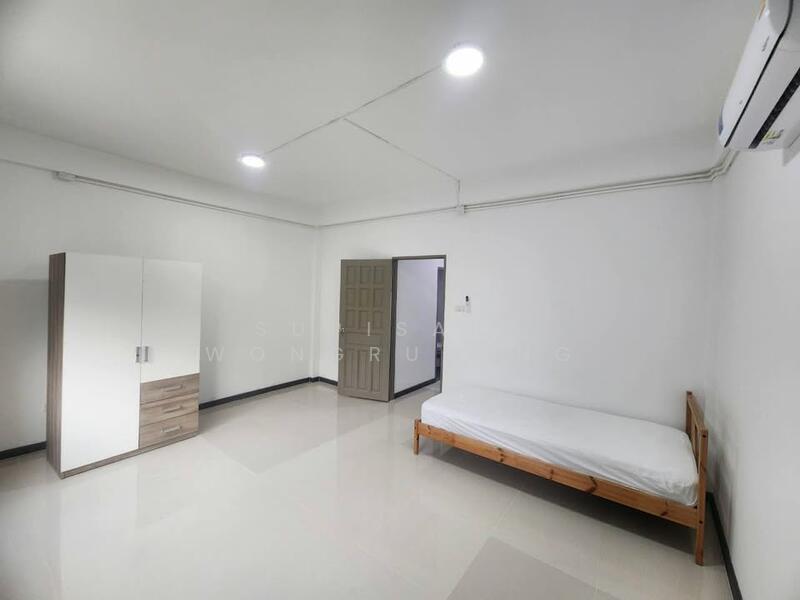 For Rent - 5-BR Townhouse, Bangkok