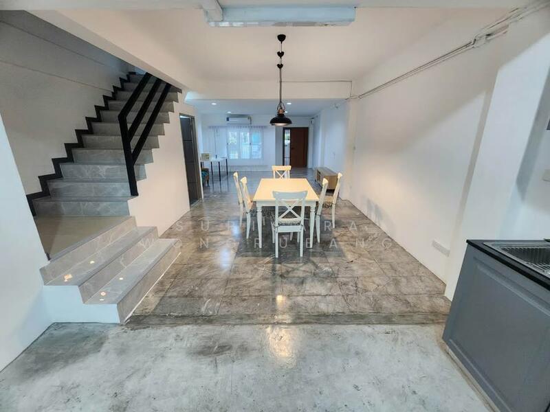 For Rent - 5-BR Townhouse, Bangkok