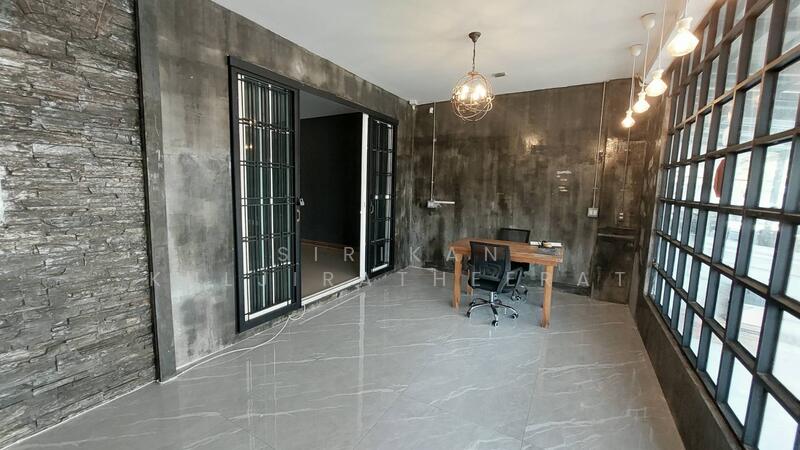 For Rent - ทาวน์โฮม 3 ชั้น โกลเด้นทาวน์ นวมินทร์ 42 แยก 27 บึงกุ่ม, Bangkok