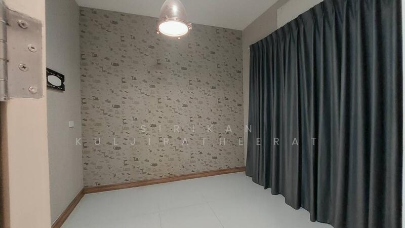 For Rent - ทาวน์โฮม 3 ชั้น โกลเด้นทาวน์ นวมินทร์ 42 แยก 27 บึงกุ่ม, Bangkok