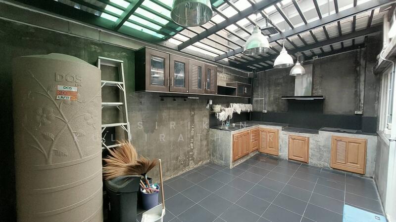 For Rent - ทาวน์โฮม 3 ชั้น โกลเด้นทาวน์ นวมินทร์ 42 แยก 27 บึงกุ่ม, Bangkok