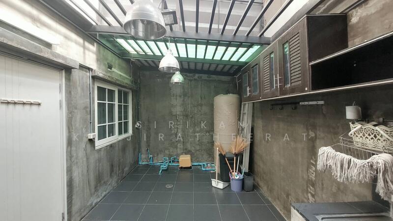 ให้เช่า - ทาวน์โฮม 3 ชั้น โกลเด้นทาวน์ นวมินทร์ 42 แยก 27 บึงกุ่ม, กรุงเทพ