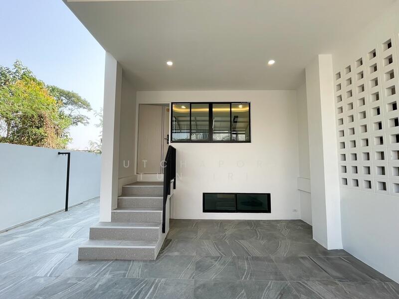 For Rent - ทาวน์เฮ้าส์ให้เช่าเดือนละ 20,000 บาท ใกล้เซ็นทรัลแอร์พอร์ตเพียง 10 นาที No.9H989, Chiang Mai