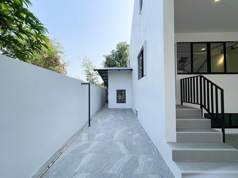 For Rent - ทาวน์เฮ้าส์ให้เช่าเดือนละ 20,000 บาท ใกล้เซ็นทรัลแอร์พอร์ตเพียง 10 นาที No.9H989, Chiang Mai