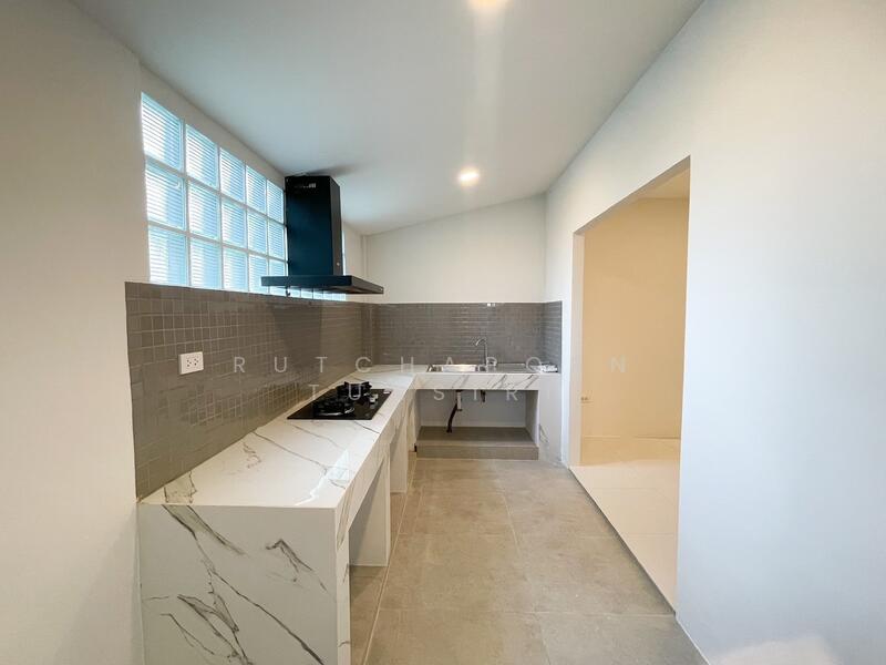 For Rent - ทาวน์เฮ้าส์ให้เช่าเดือนละ 20,000 บาท ใกล้เซ็นทรัลแอร์พอร์ตเพียง 10 นาที No.9H989, Chiang Mai