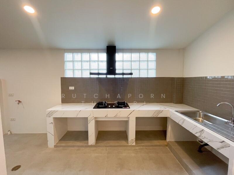 For Rent - ทาวน์เฮ้าส์ให้เช่าเดือนละ 20,000 บาท ใกล้เซ็นทรัลแอร์พอร์ตเพียง 10 นาที No.9H989, Chiang Mai