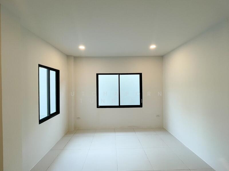 For Rent - ทาวน์เฮ้าส์ให้เช่าเดือนละ 20,000 บาท ใกล้เซ็นทรัลแอร์พอร์ตเพียง 10 นาที No.9H989, Chiang Mai