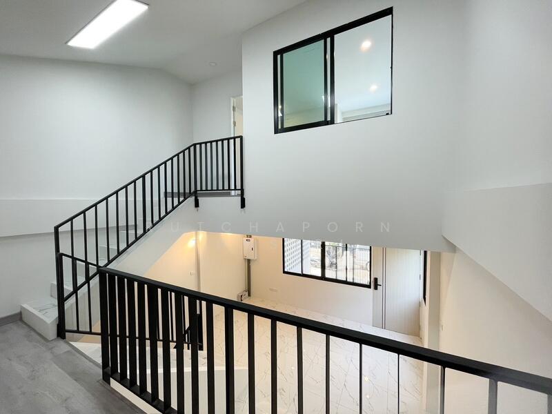 For Rent - ทาวน์เฮ้าส์ให้เช่าเดือนละ 20,000 บาท ใกล้เซ็นทรัลแอร์พอร์ตเพียง 10 นาที No.9H989, Chiang Mai