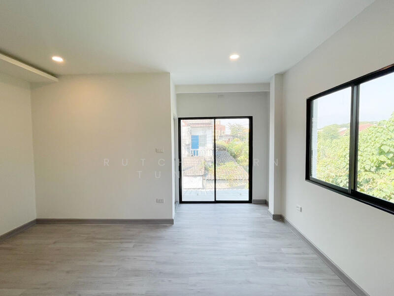 For Rent - ทาวน์เฮ้าส์ให้เช่าเดือนละ 20,000 บาท ใกล้เซ็นทรัลแอร์พอร์ตเพียง 10 นาที No.9H989, Chiang Mai