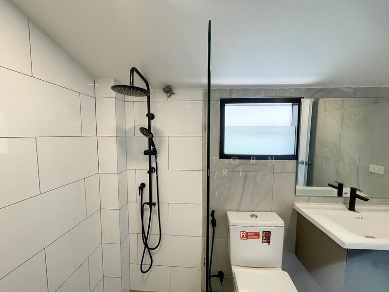 For Rent - ทาวน์เฮ้าส์ให้เช่าเดือนละ 20,000 บาท ใกล้เซ็นทรัลแอร์พอร์ตเพียง 10 นาที No.9H989, Chiang Mai