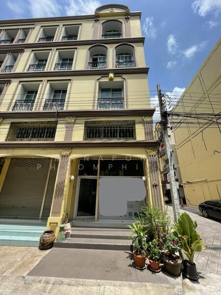 For Sale - 4-BR Townhouse, Bangkok