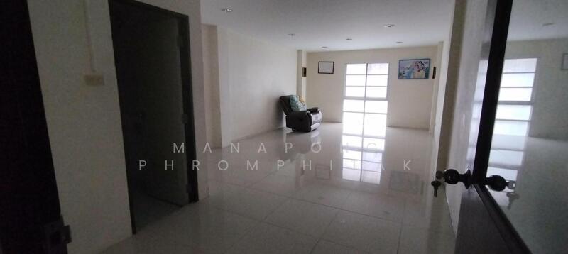 For Sale - 4-BR Townhouse, Bangkok