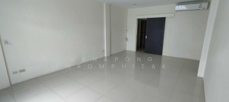 For Sale - 4-BR Townhouse, Bangkok