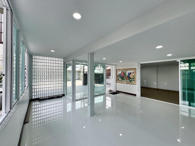 ขาย - ขาย อาคารสำนักงาน หรือใช้อยู่อาศัย 72 ตรว. สุขาภิบาล 1 ใกล้แฟชั่นไอส์แลนด์, กรุงเทพ