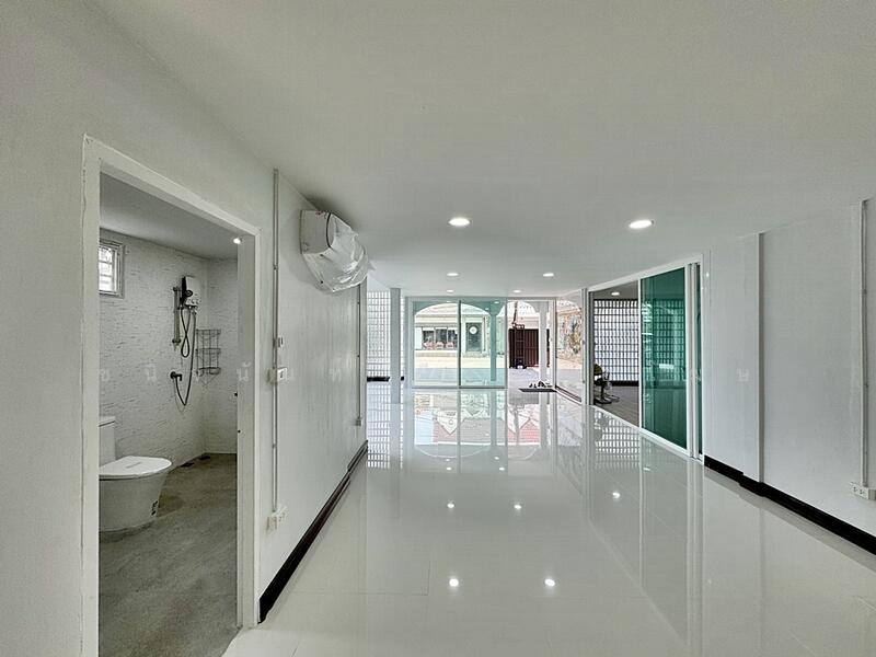 ขาย - ขาย อาคารสำนักงาน หรือใช้อยู่อาศัย 72 ตรว. สุขาภิบาล 1 ใกล้แฟชั่นไอส์แลนด์, กรุงเทพ