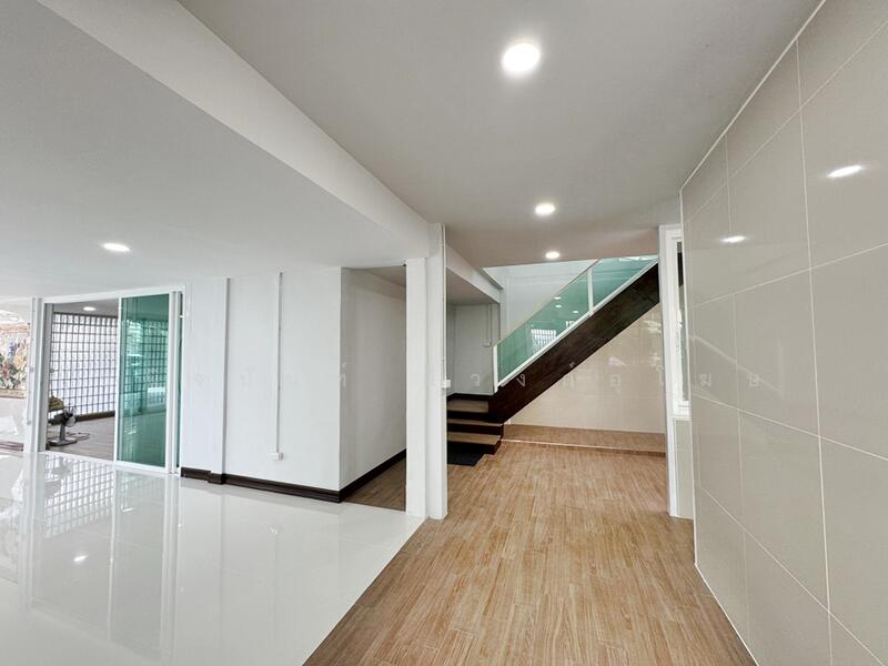 ขาย - ขาย อาคารสำนักงาน หรือใช้อยู่อาศัย 72 ตรว. สุขาภิบาล 1 ใกล้แฟชั่นไอส์แลนด์, กรุงเทพ