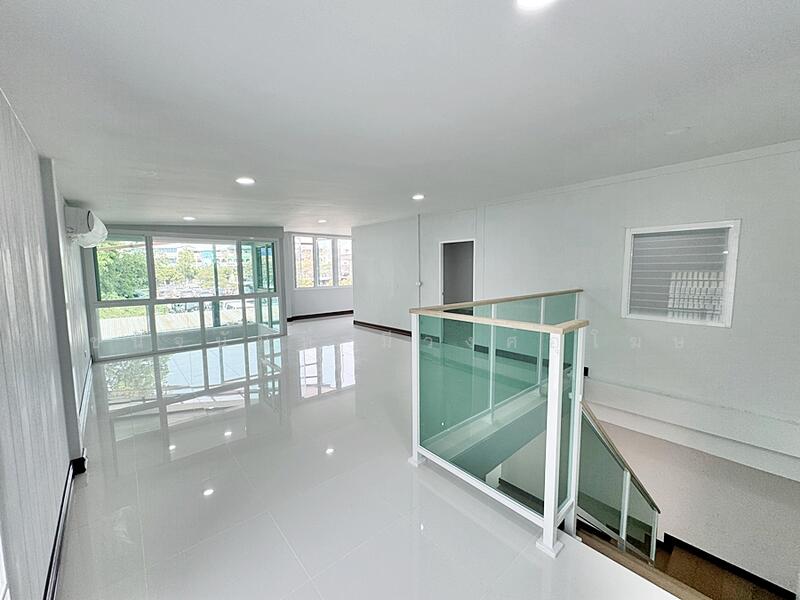 ขาย - ขาย อาคารสำนักงาน หรือใช้อยู่อาศัย 72 ตรว. สุขาภิบาล 1 ใกล้แฟชั่นไอส์แลนด์, กรุงเทพ