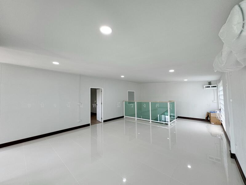 ขาย - ขาย อาคารสำนักงาน หรือใช้อยู่อาศัย 72 ตรว. สุขาภิบาล 1 ใกล้แฟชั่นไอส์แลนด์, กรุงเทพ