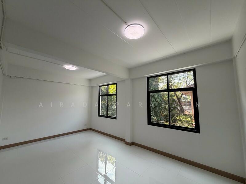 For Rent - ทาวน์โฮม 4 ชั้น ขนาดใหญ่ ใกล้ทั้งไบเทคและ BTS, Bangkok