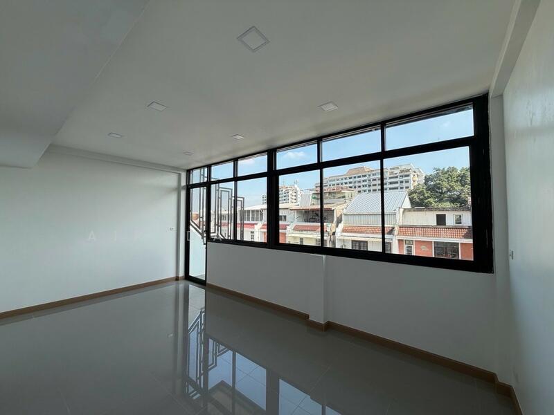 For Rent - ทาวน์โฮม 4 ชั้น ขนาดใหญ่ ใกล้ทั้งไบเทคและ BTS, Bangkok