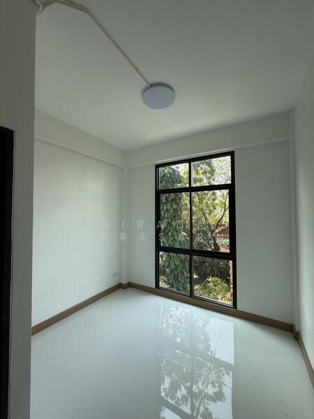For Rent - ทาวน์โฮม 4 ชั้น ขนาดใหญ่ ใกล้ทั้งไบเทคและ BTS, Bangkok