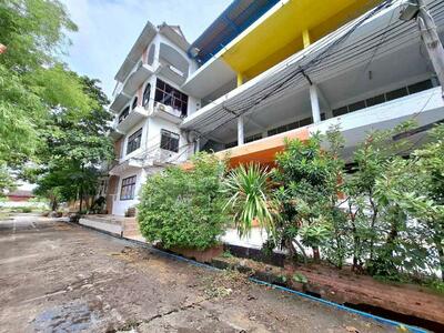 ขาย - ขายที่ดิน พร้อมสิ่งปลูกสร้าง ขนาด 6 ไร่ 1 งาน 68 ตร.ว. ติดถนนประชาชื่น, กรุงเทพ