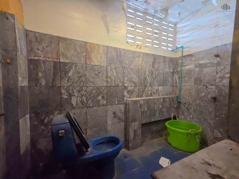 ขาย - เหมาะทำออฟฟิศ คลังสินค้า และมีชั้นใต้ดิน ขายตึกแถว 4.5 ชั้น4 คูหา 70 ตรว. ติดถนน จรัญสนิทวงศ์, กรุงเทพ