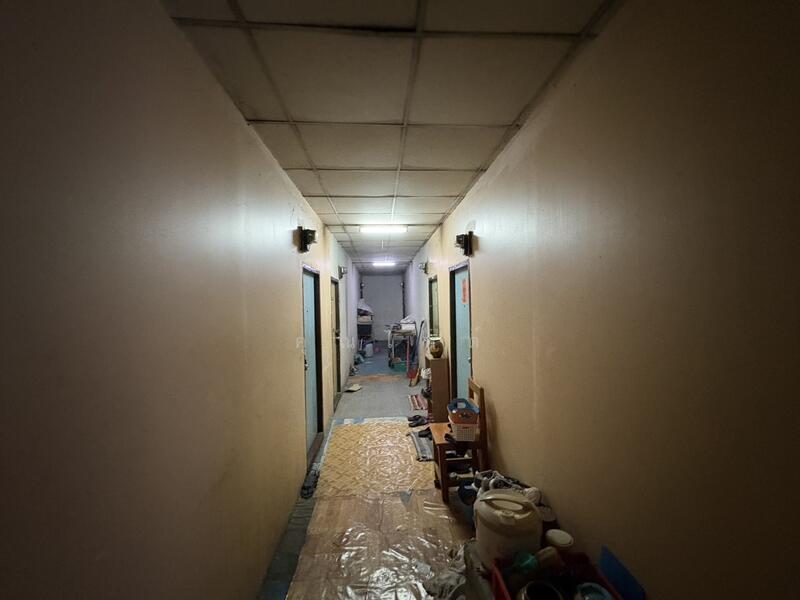 ขาย - เหมาะทำออฟฟิศ คลังสินค้า และมีชั้นใต้ดิน ขายตึกแถว 4.5 ชั้น4 คูหา 70 ตรว. ติดถนน จรัญสนิทวงศ์, กรุงเทพ